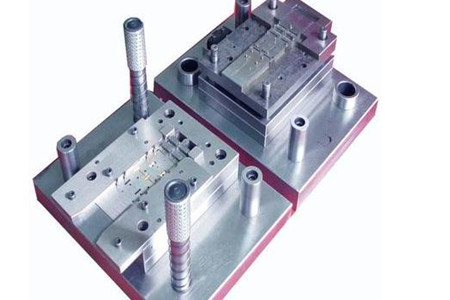 級(jí)進(jìn)模的常見(jiàn)材料、特點(diǎn)、送料方式和步距方式