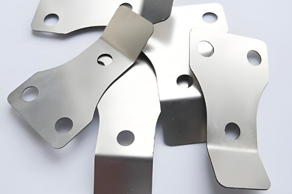 五金彈片的特點(diǎn)、用途和生產(chǎn)工藝 圖1